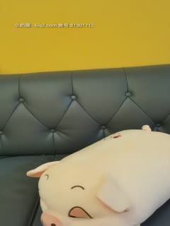 大眼学生妹直播调戏大佬们按摩棒插入无毛白虎逼淫词荡语满身